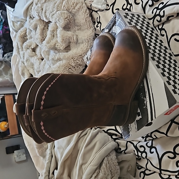 Ariat Shoes - Ariat cowgirl boots,  pink trim
